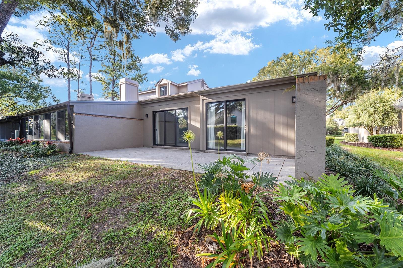 LAUREL LAKE VILLAS HOMEOWNERS ASSOC - Residential