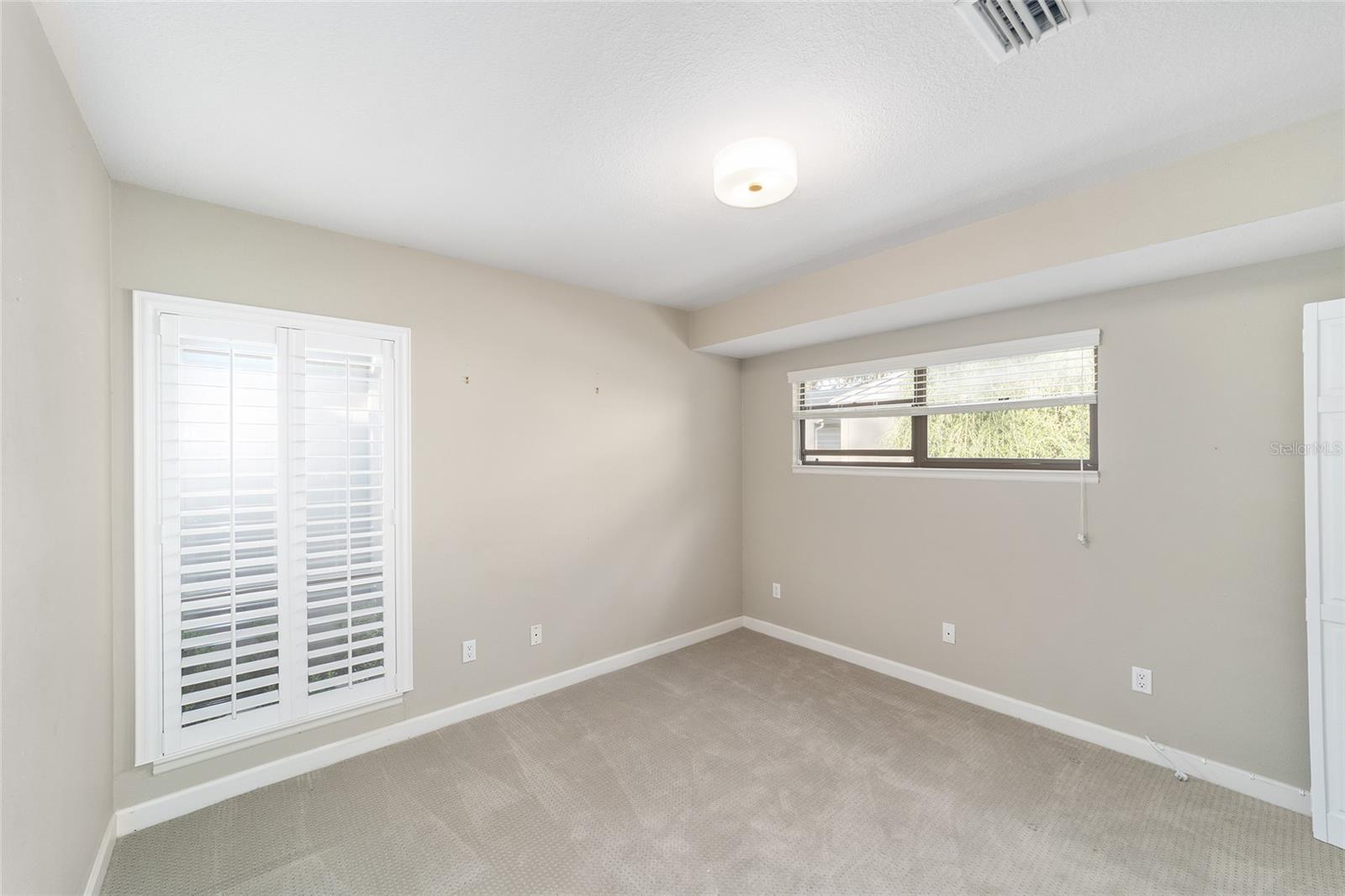 LAUREL LAKE VILLAS HOMEOWNERS ASSOC - Residential