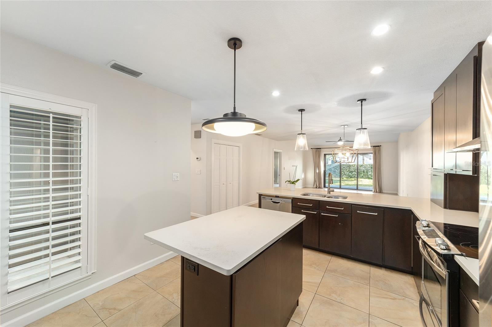 LAUREL LAKE VILLAS HOMEOWNERS ASSOC - Residential