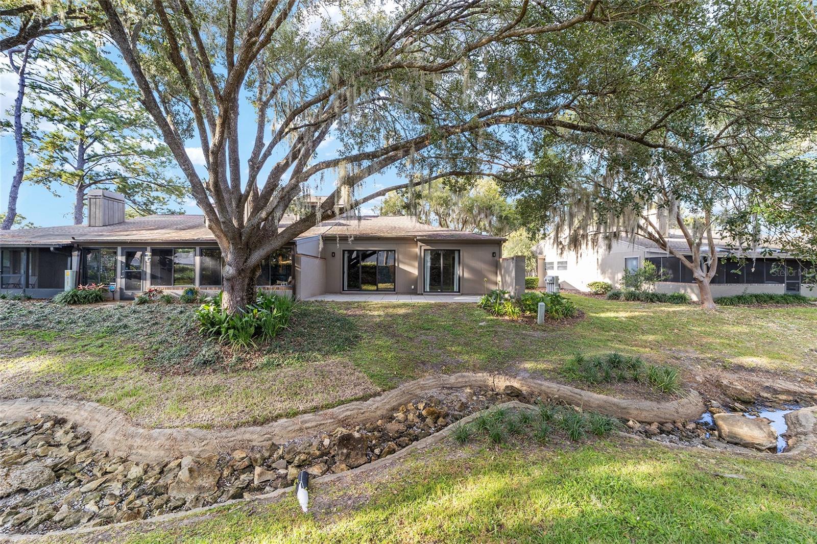 LAUREL LAKE VILLAS HOMEOWNERS ASSOC - Residential