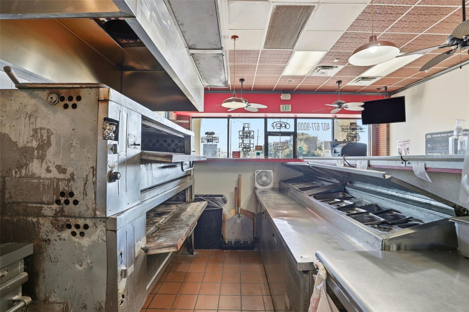 UNIVERSITY CENTER 43/59 - Commercial Lease