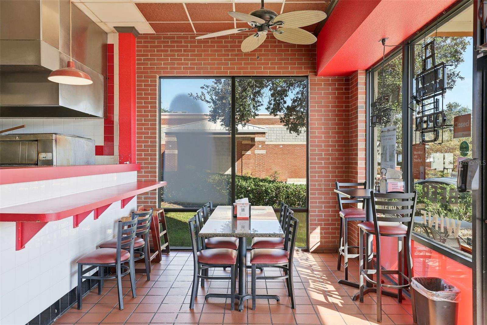 UNIVERSITY CENTER 43/59 - Commercial Lease