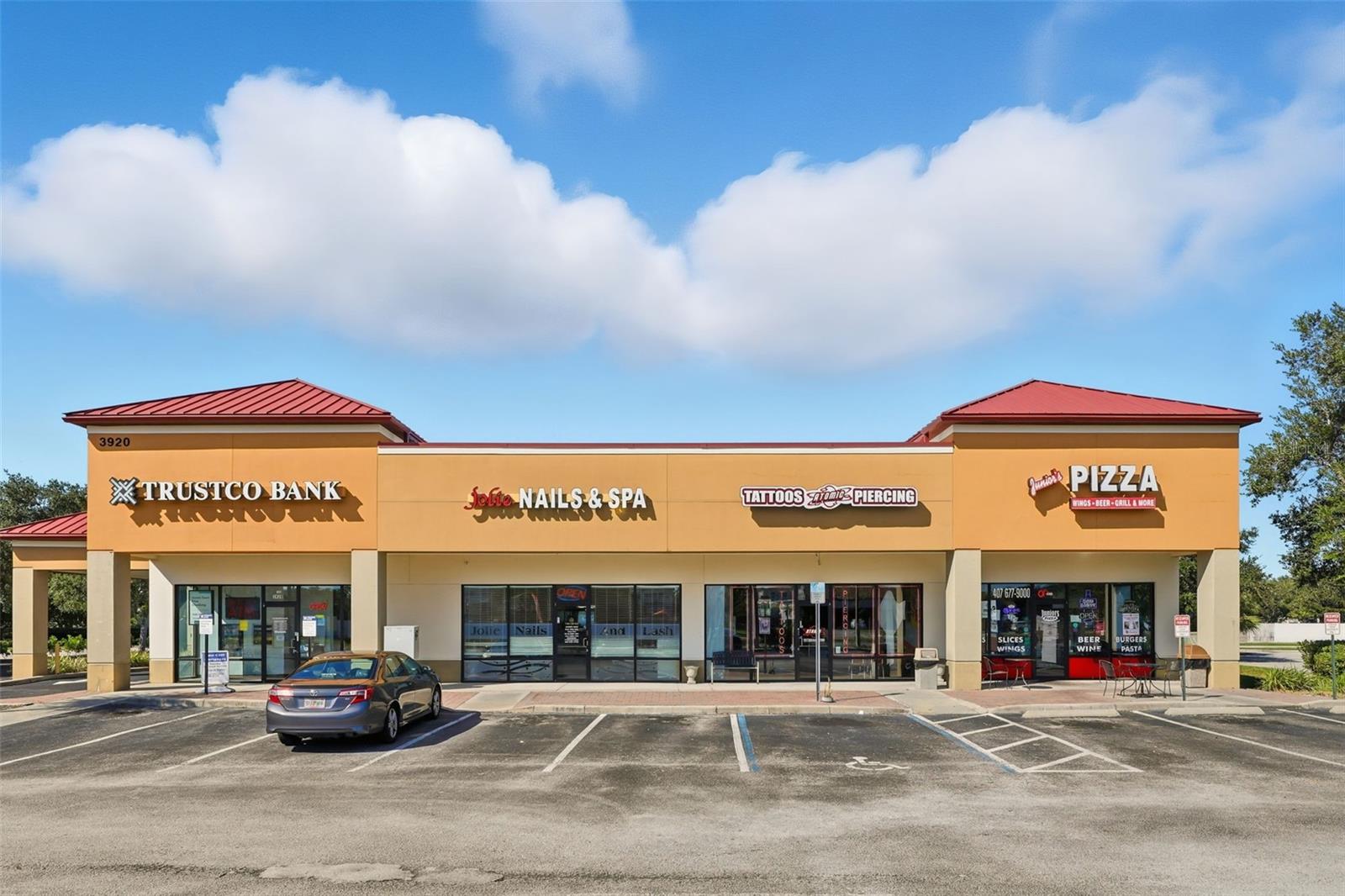 UNIVERSITY CENTER 43/59 - Commercial Lease