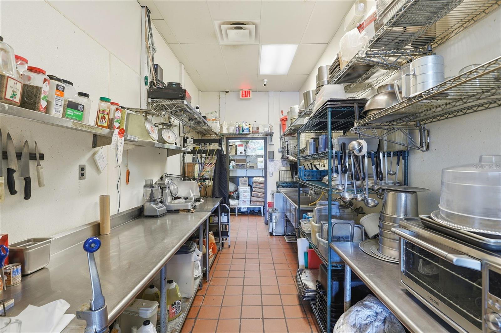 UNIVERSITY CENTER 43/59 - Commercial Lease