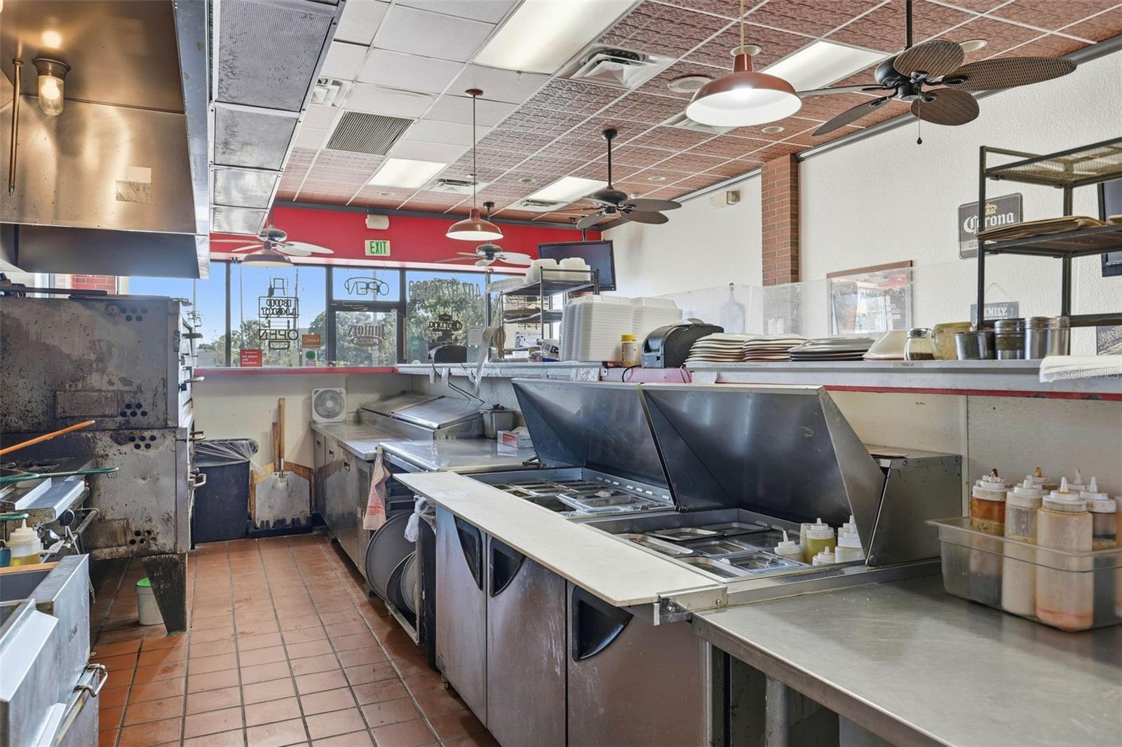 UNIVERSITY CENTER 43/59 - Commercial Lease