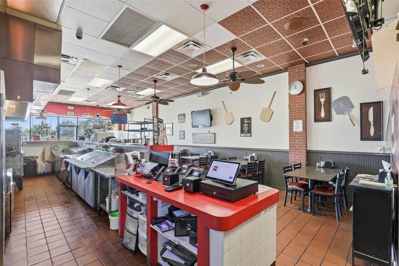 UNIVERSITY CENTER 43/59 - Commercial Lease