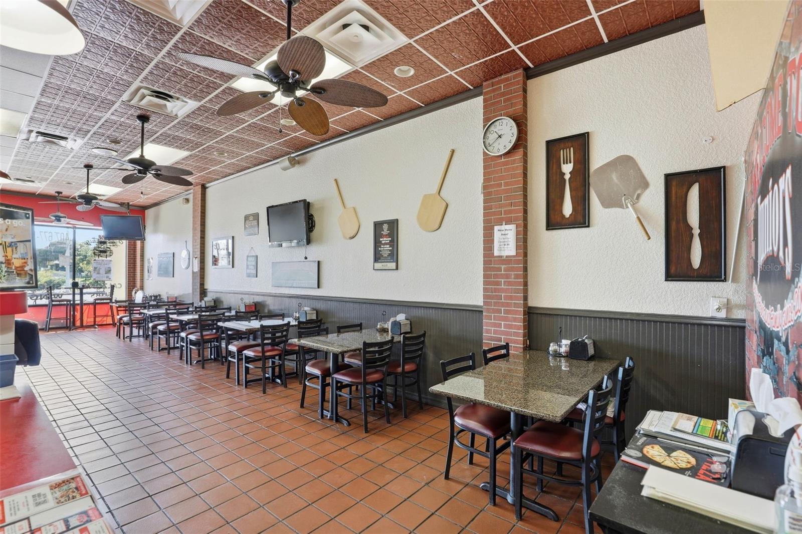 UNIVERSITY CENTER 43/59 - Commercial Lease