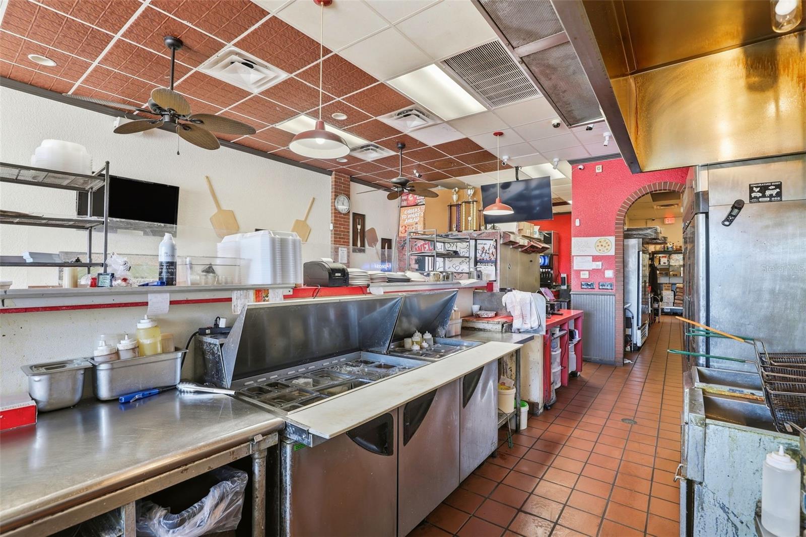 UNIVERSITY CENTER 43/59 - Commercial Lease