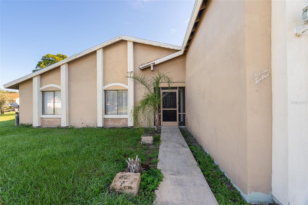 Photo of 712 E Flag Way, Kissimmee, FL 34759 (MLS # S5156438)