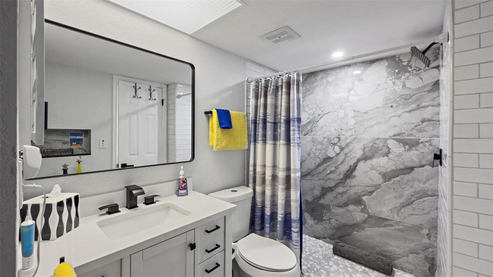 COLUMBIA TOWERS CONDO - Residential