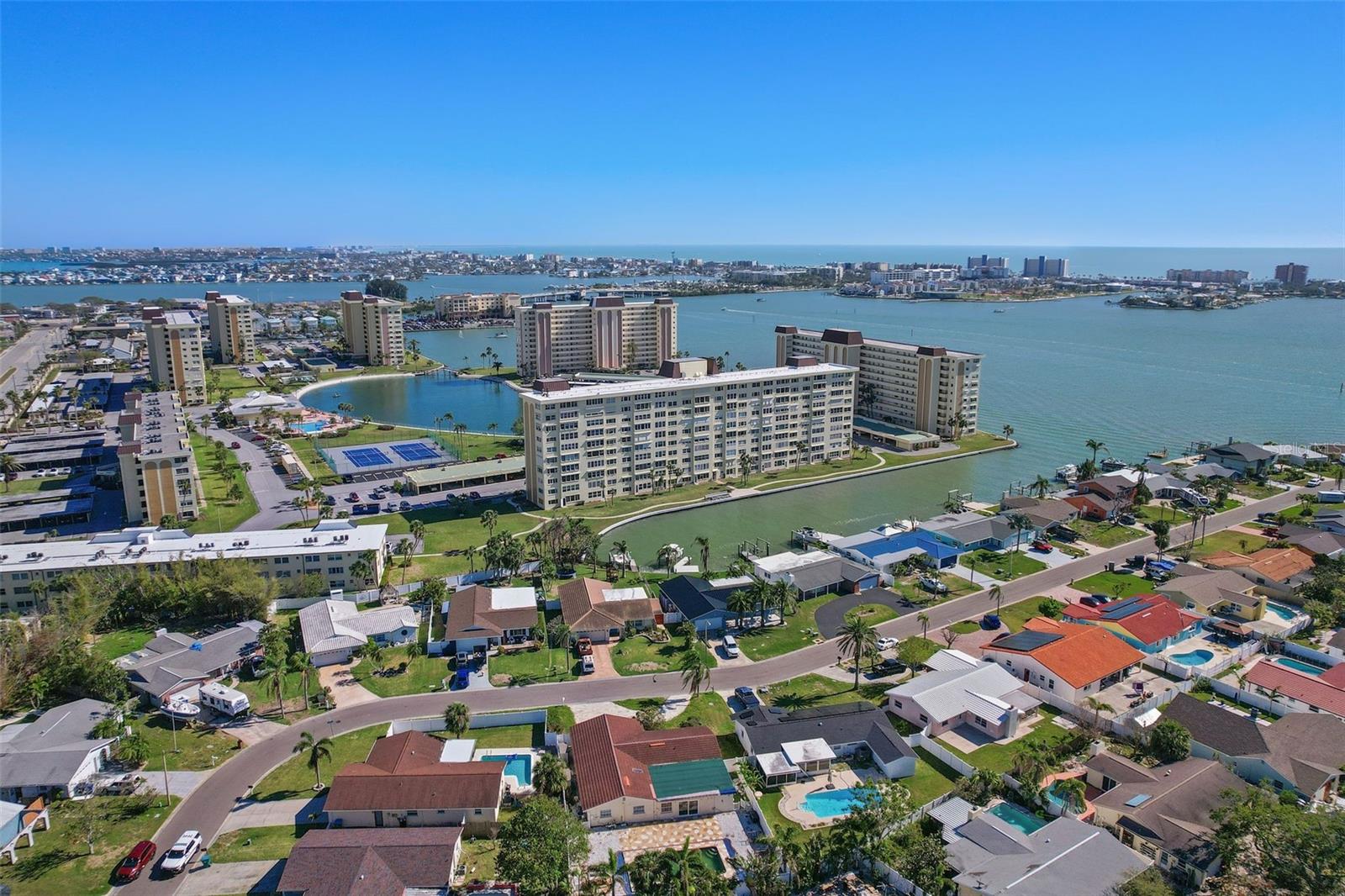 COLUMBIA TOWERS CONDO - Residential