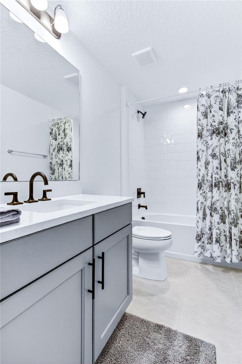 RIVERSIDE OAKS PH 4 - Residential