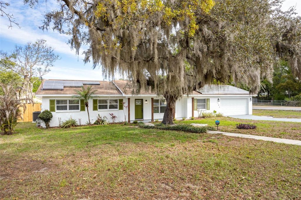 Photo of 102 W Anglewood Drive, Brandon, FL 33511 (MLS # TB8488518)
