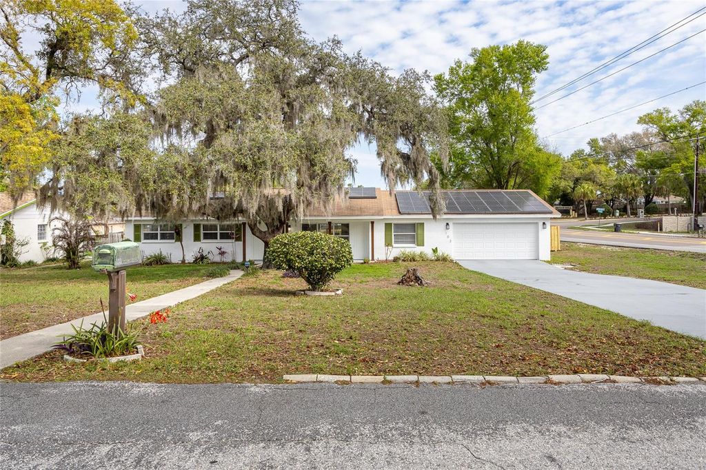 Photo of 102 W Anglewood Drive, Brandon, FL 33511 (MLS # TB8488518)
