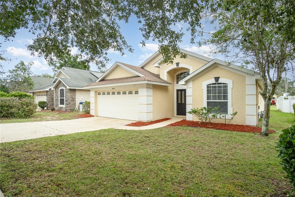 Photo of 33347 Irongate Drive, Leesburg, FL 34788 (MLS # O6351084)