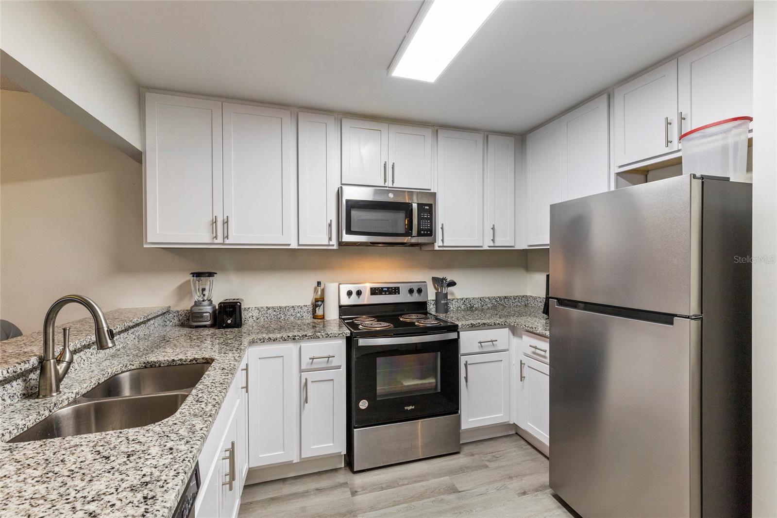 04230 KENSINGTON PARK UNIT 01 - Residential