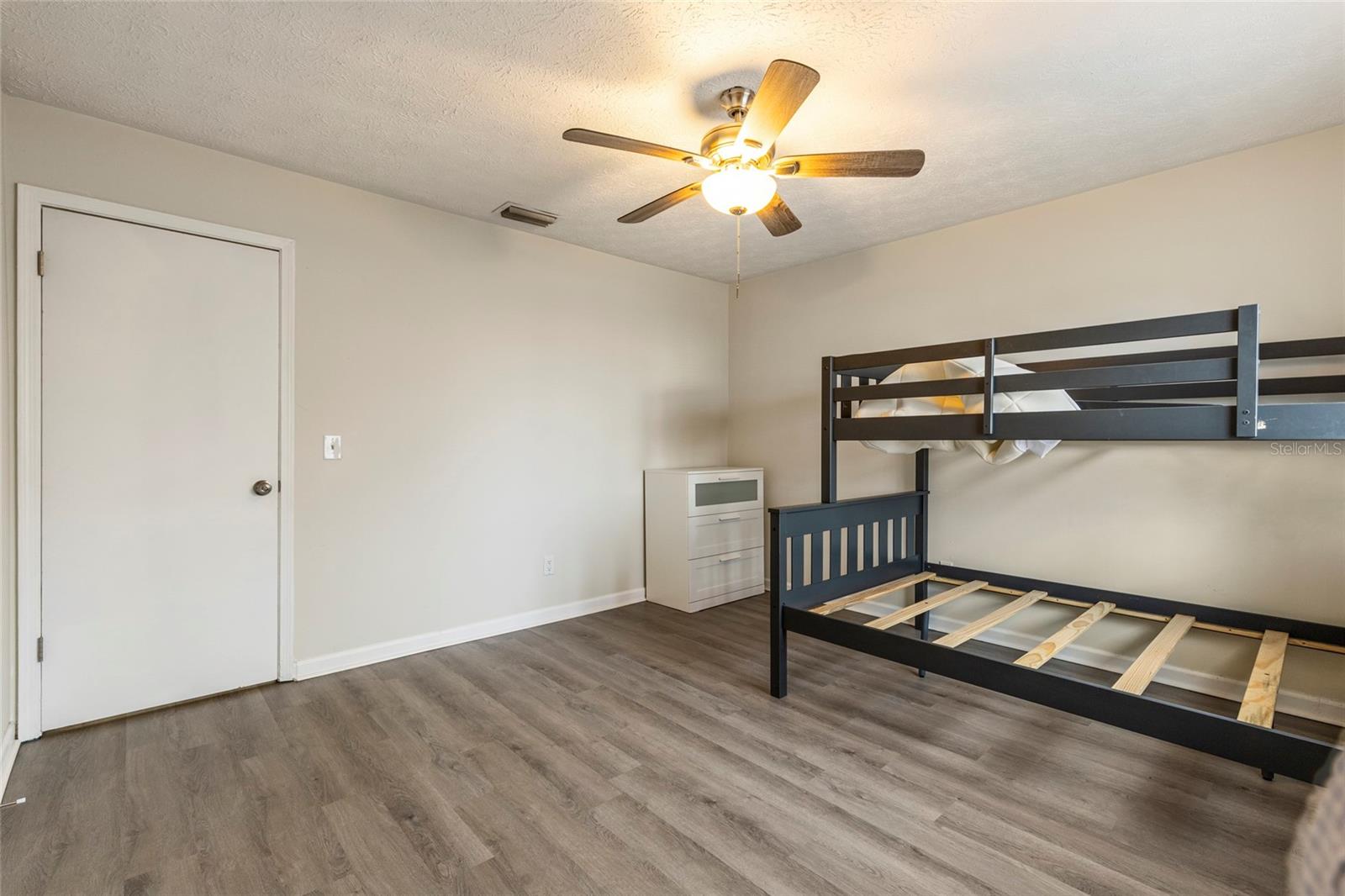 04230 KENSINGTON PARK UNIT 01 - Residential