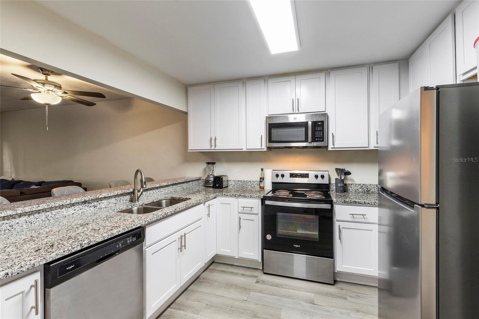 04230 KENSINGTON PARK UNIT 01 - Residential