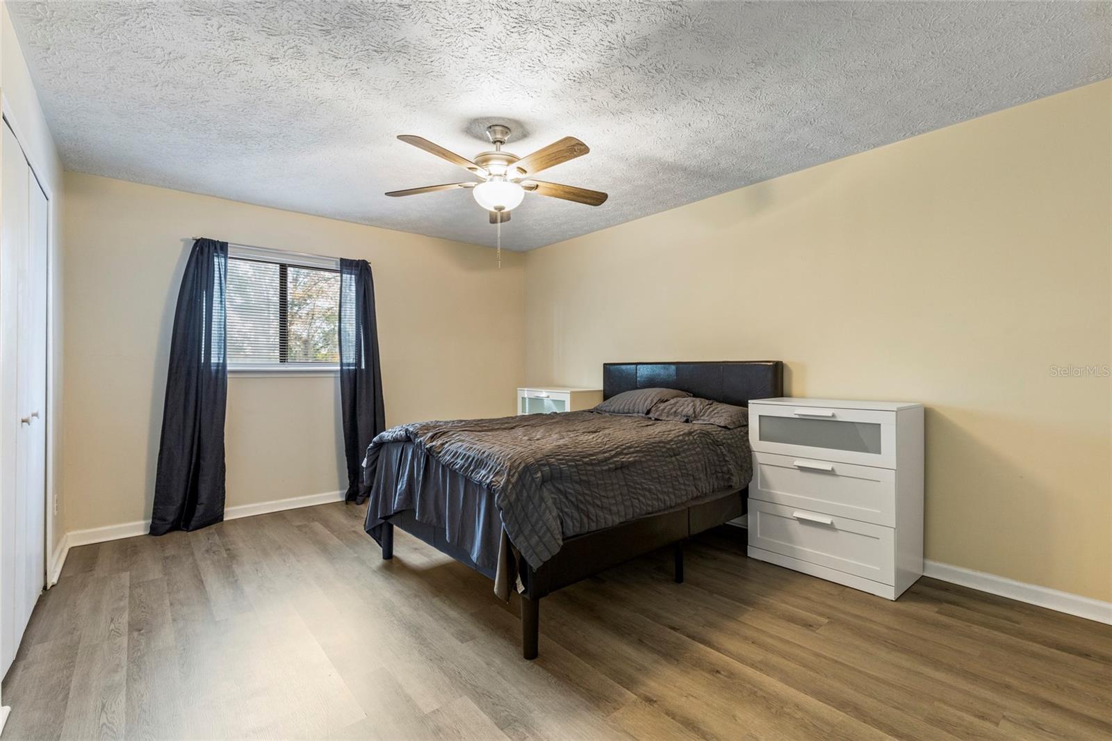 04230 KENSINGTON PARK UNIT 01 - Residential