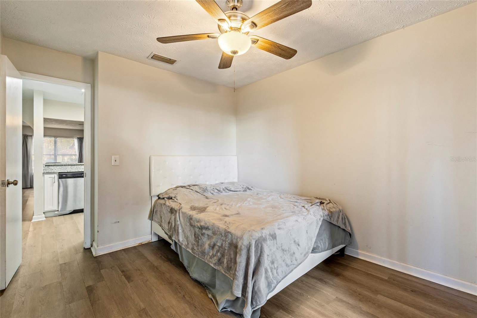 04230 KENSINGTON PARK UNIT 01 - Residential