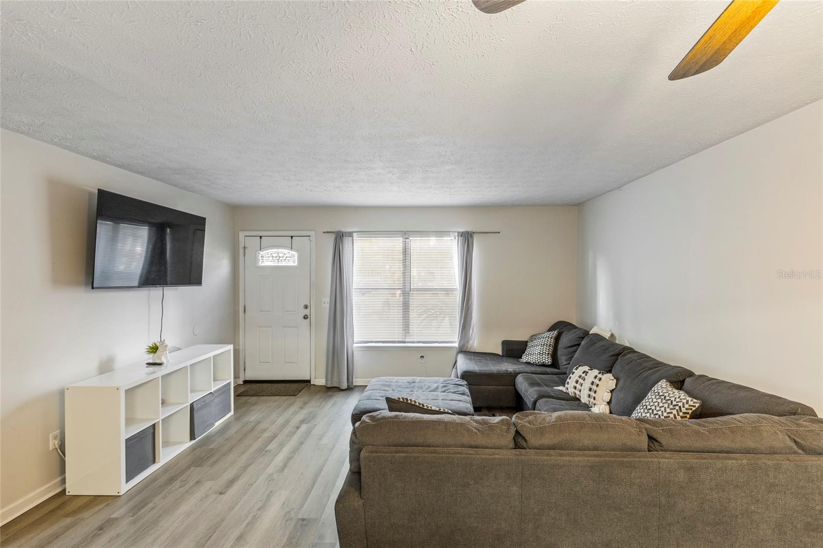 04230 KENSINGTON PARK UNIT 01 - Residential