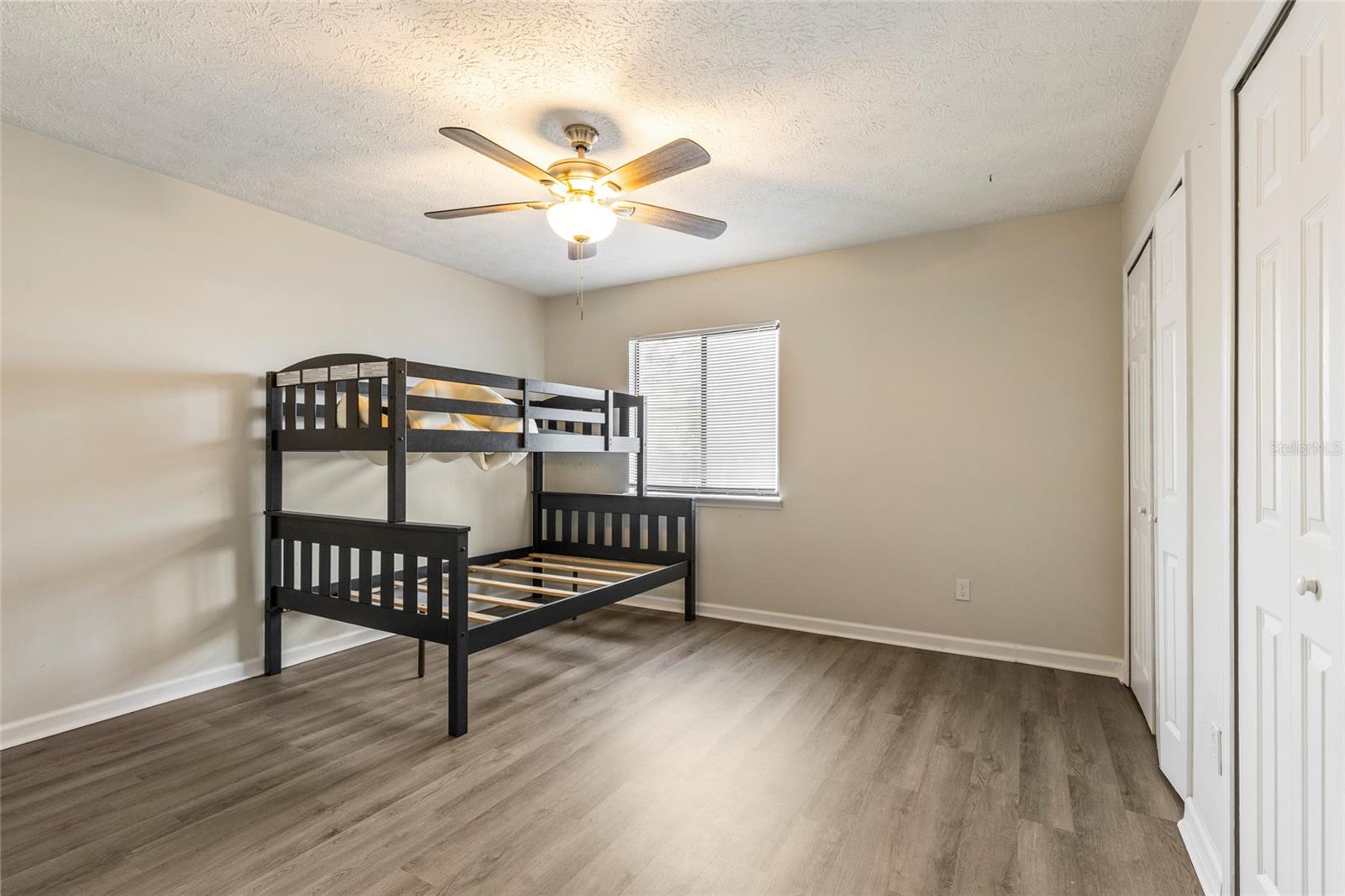 04230 KENSINGTON PARK UNIT 01 - Residential