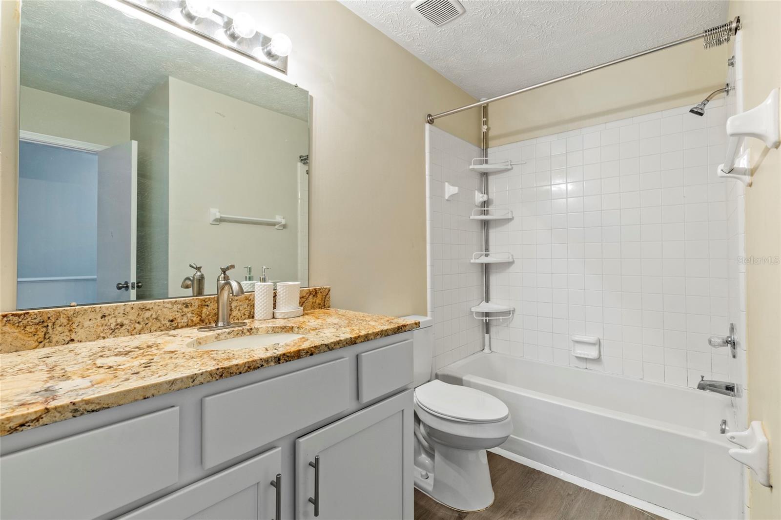 04230 KENSINGTON PARK UNIT 01 - Residential