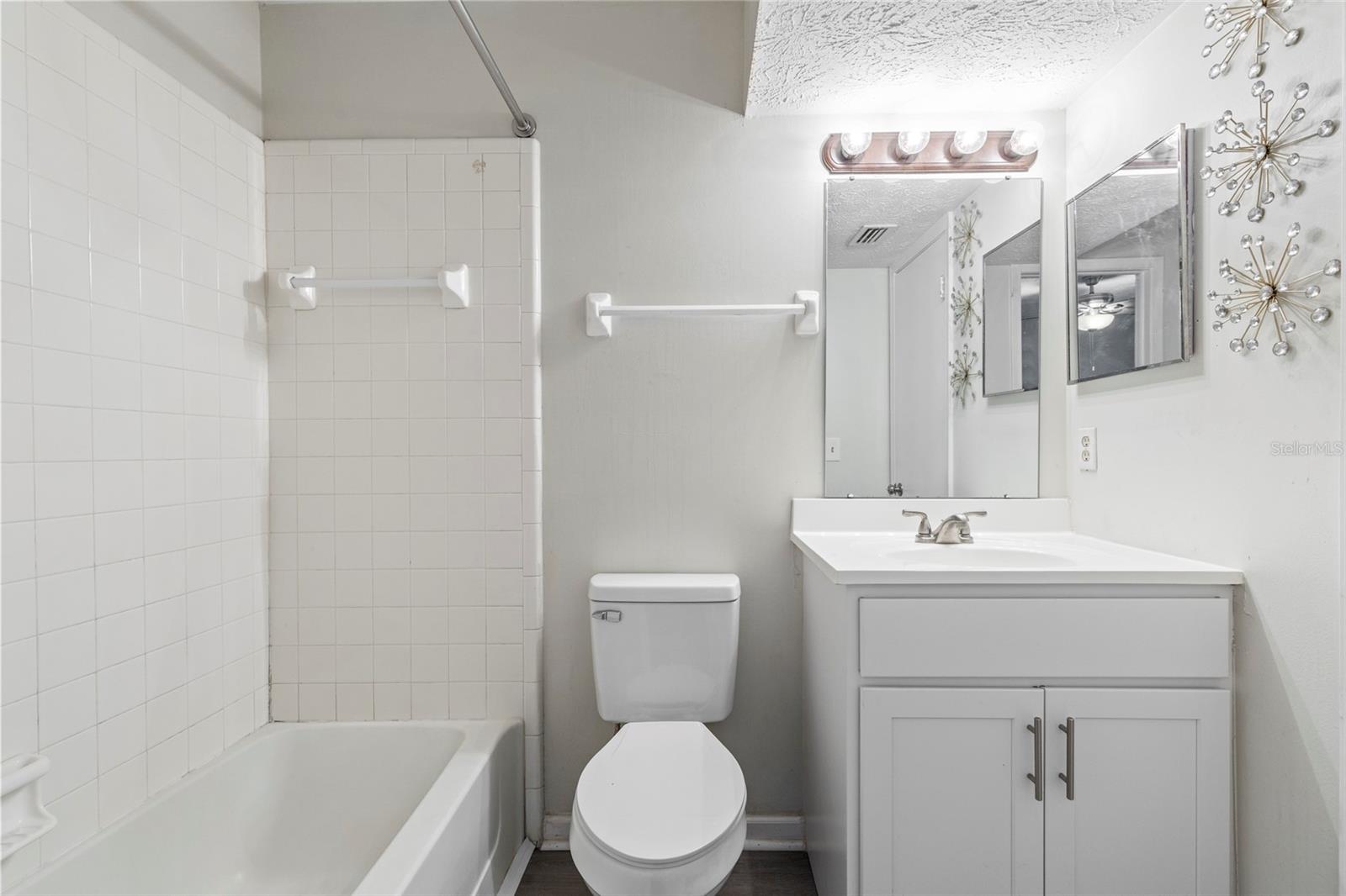 04230 KENSINGTON PARK UNIT 01 - Residential