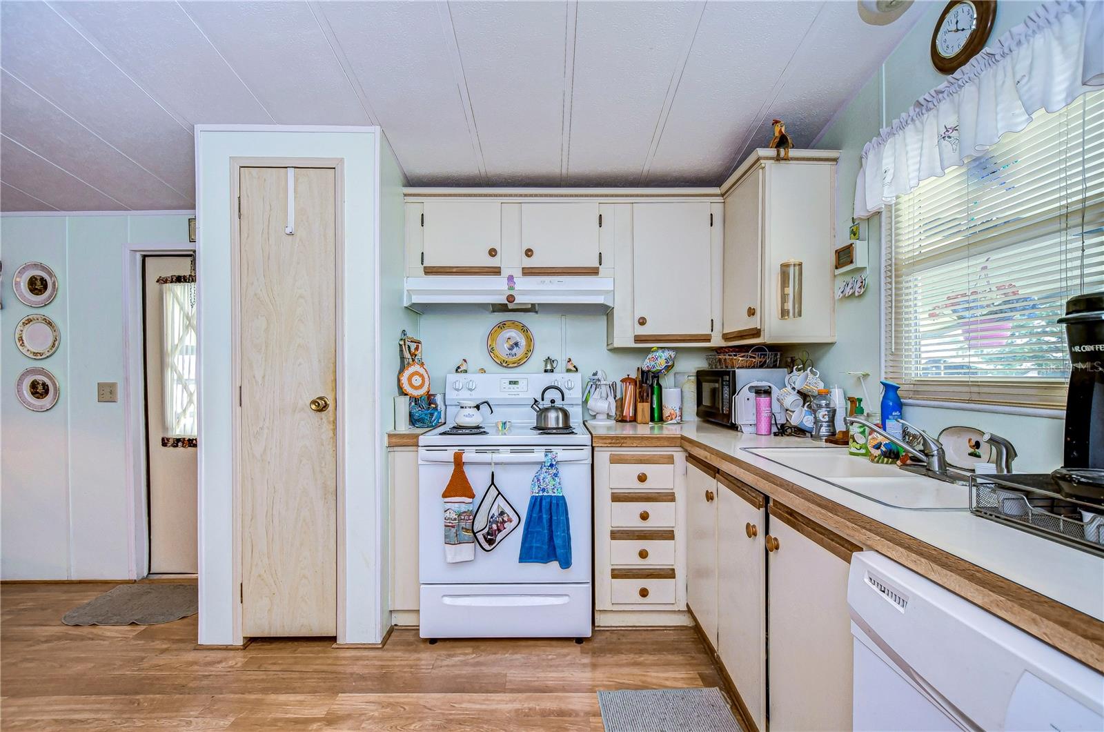 COLONY HILLS COMMUNITY - Residential