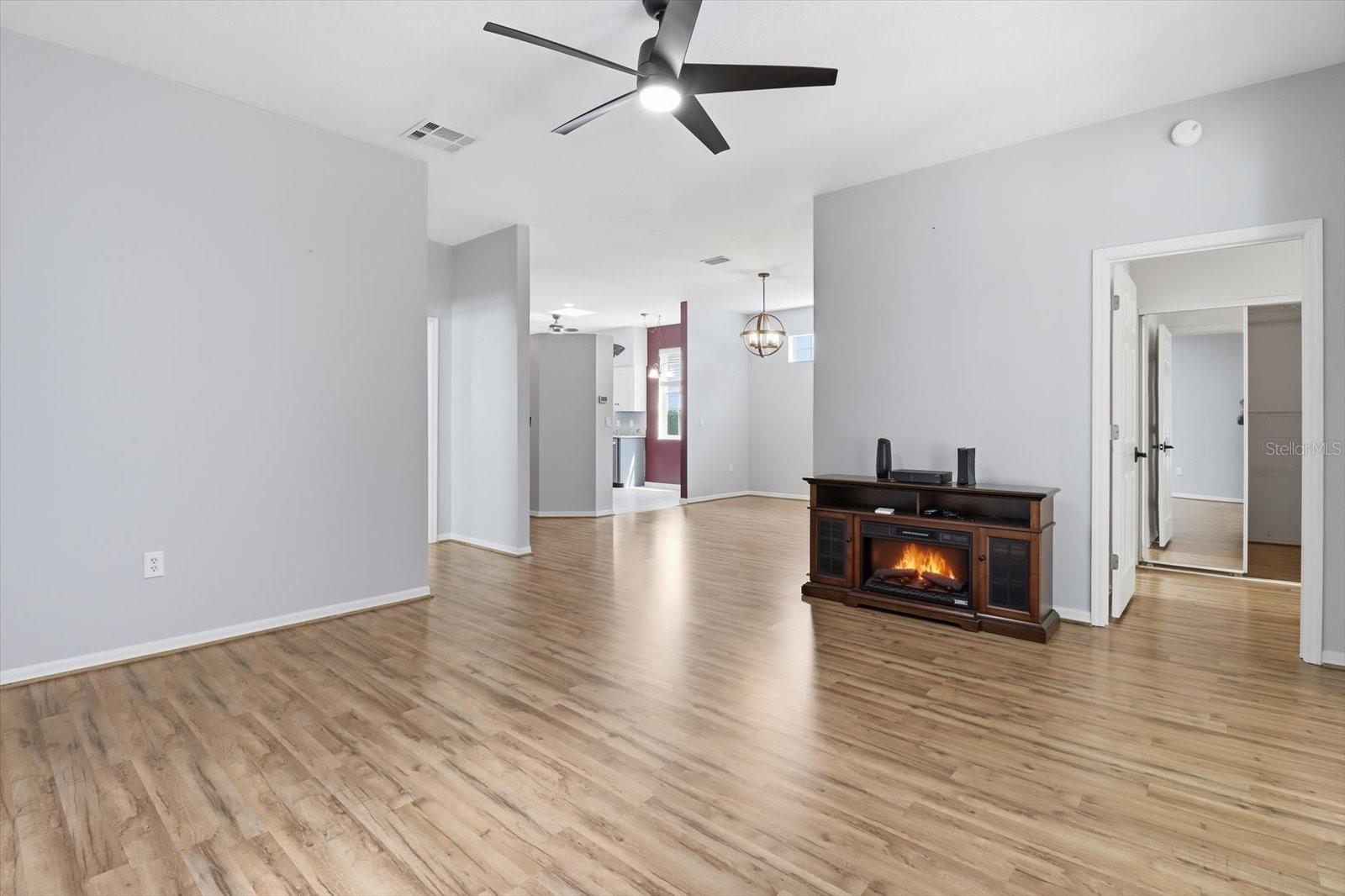 ROYAL OAKS - Residential