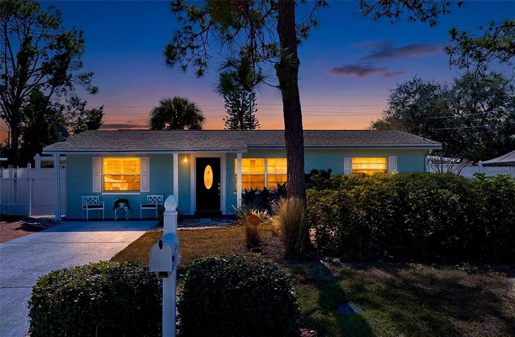 Photo of 3306 W Wallace Avenue, Tampa, FL 33611 (MLS # TB8461847)