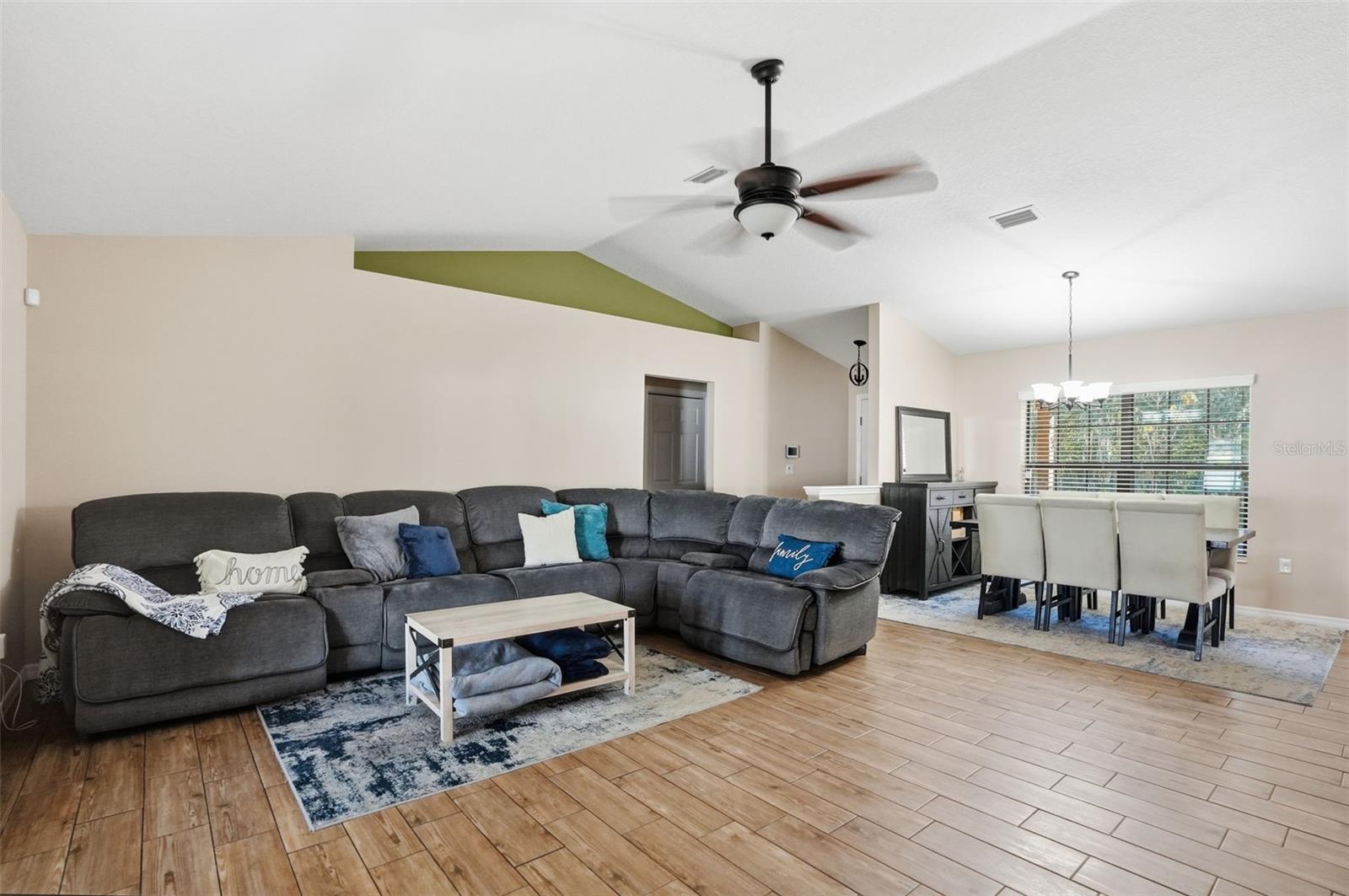 LAUREL OAKS SUB - Residential