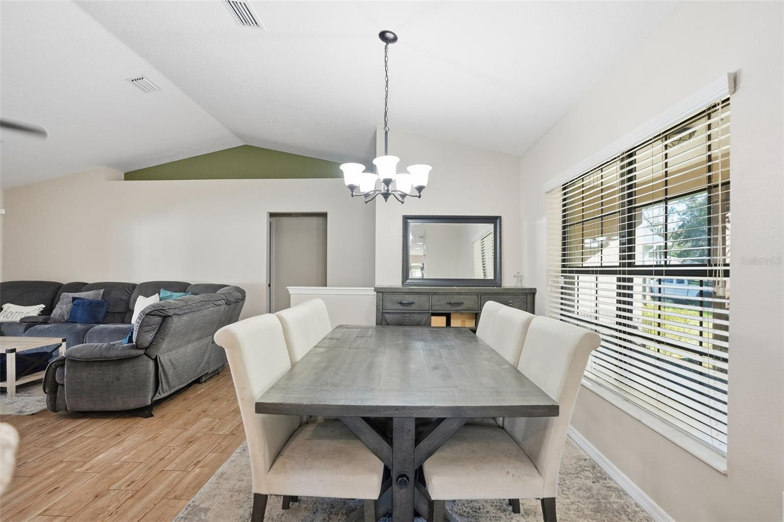 LAUREL OAKS SUB - Residential