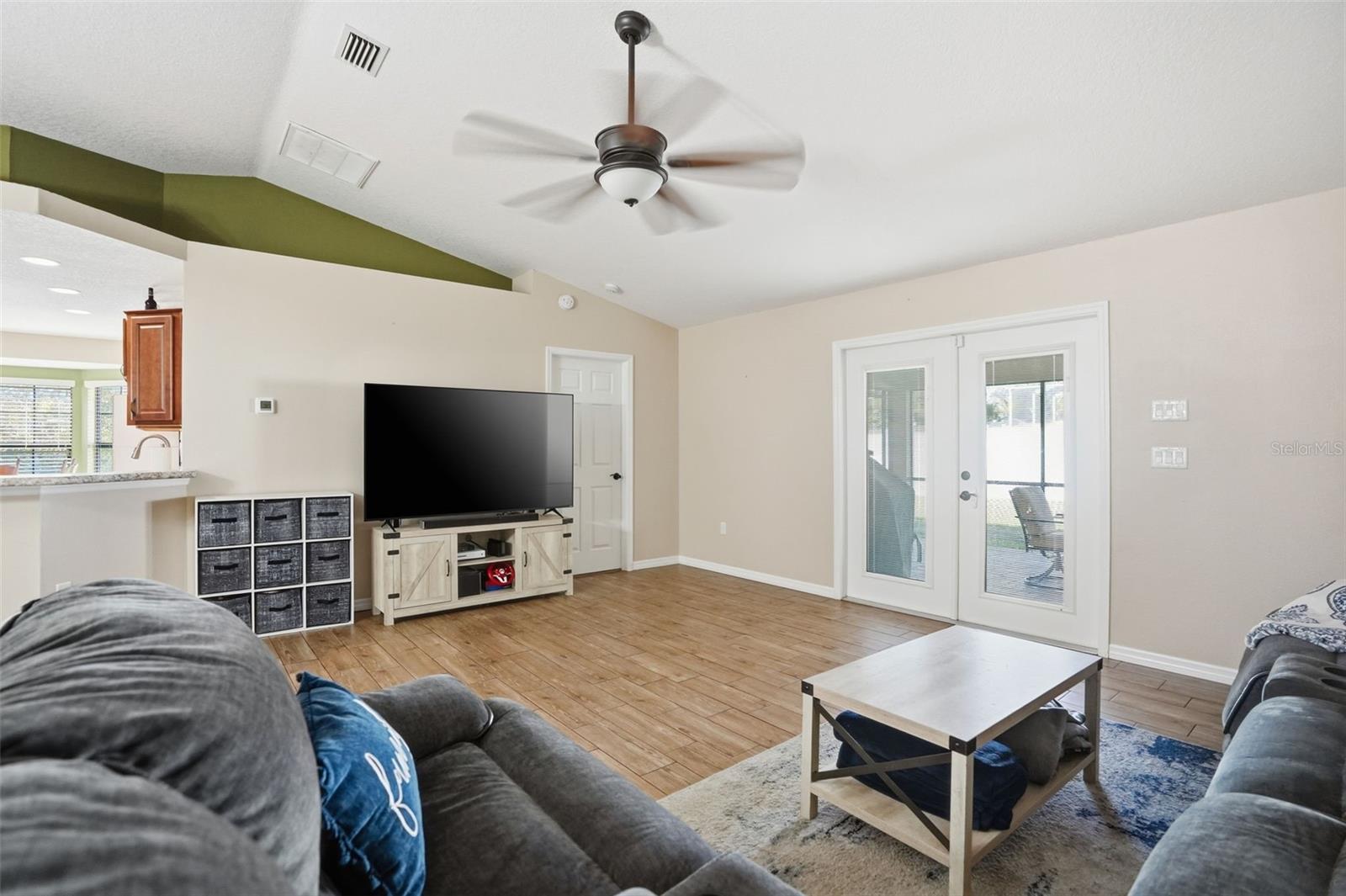 LAUREL OAKS SUB - Residential