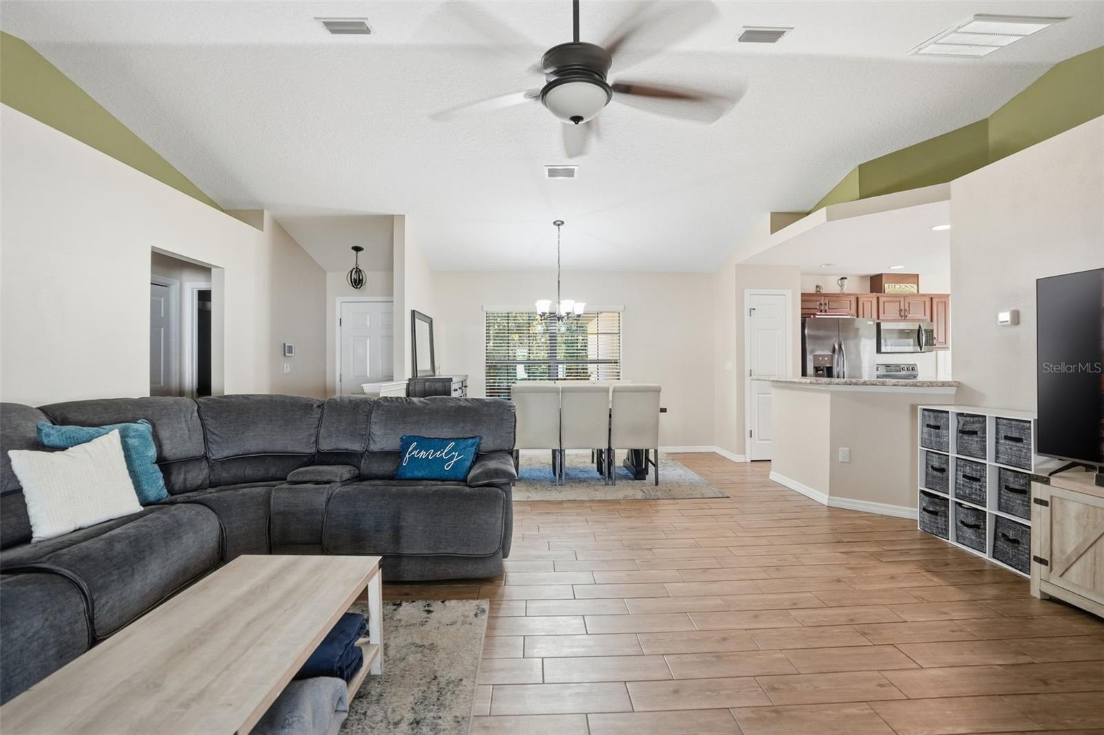 LAUREL OAKS SUB - Residential