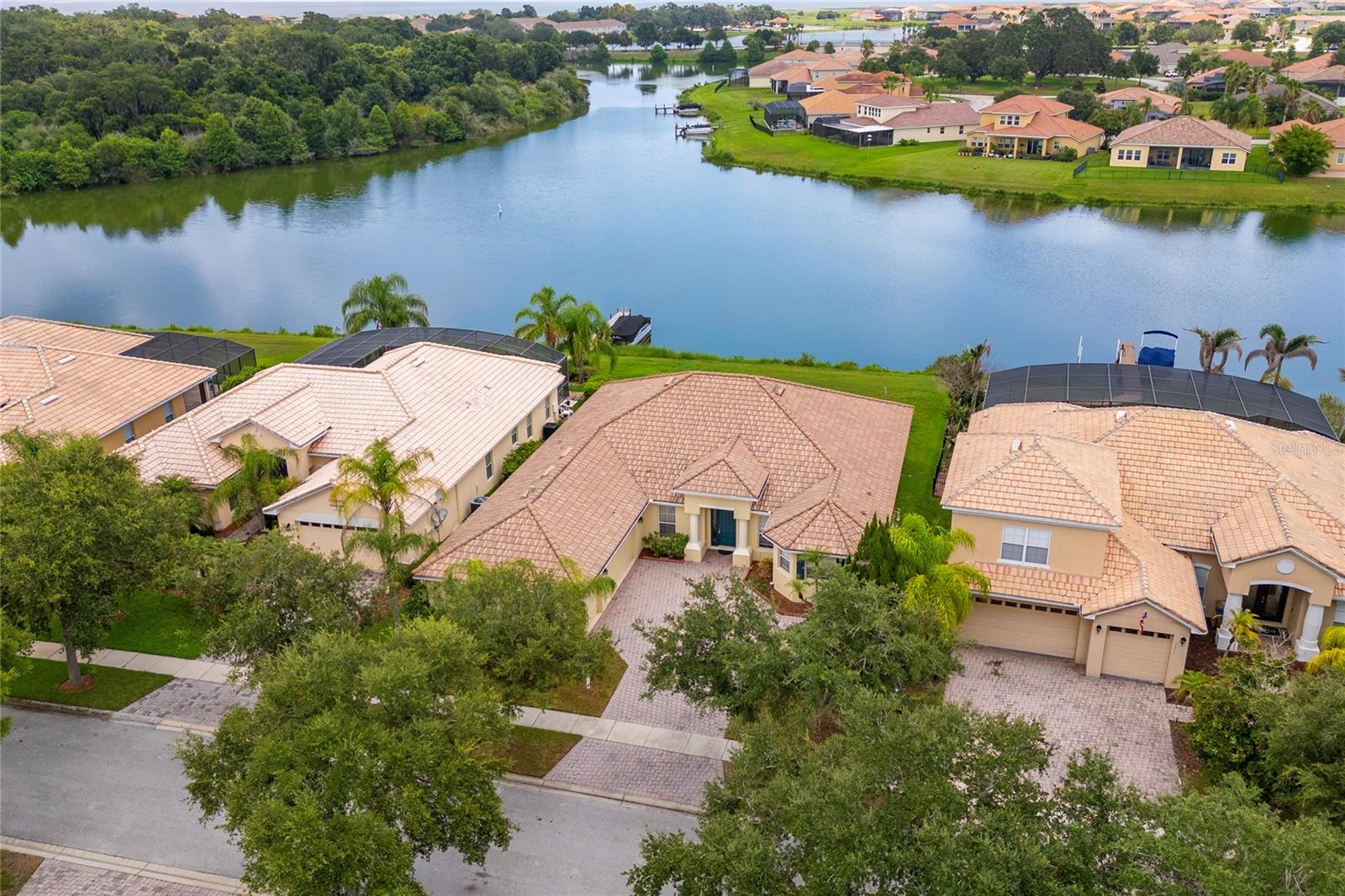3817 GOLDEN FEATHER WAY