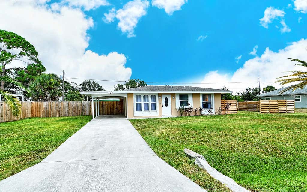 Photo of 307 Southland Road, Venice, FL 34293 (MLS # A4697055)