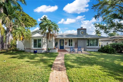 Photo of 145 27th Avenue N, St Petersburg, FL 33704 (MLS # TB8501516)