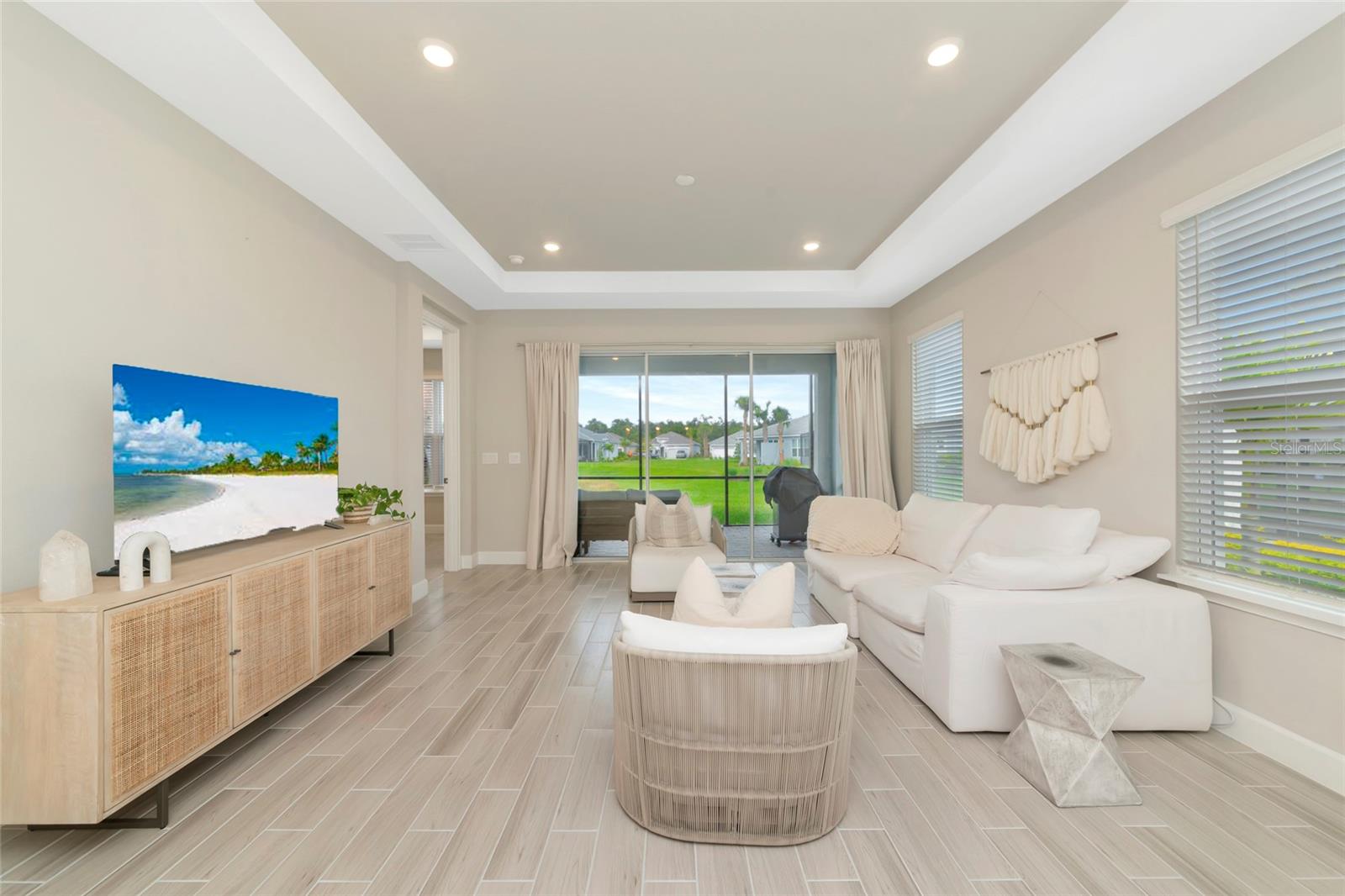 8097 MOONBEAM AVENUE