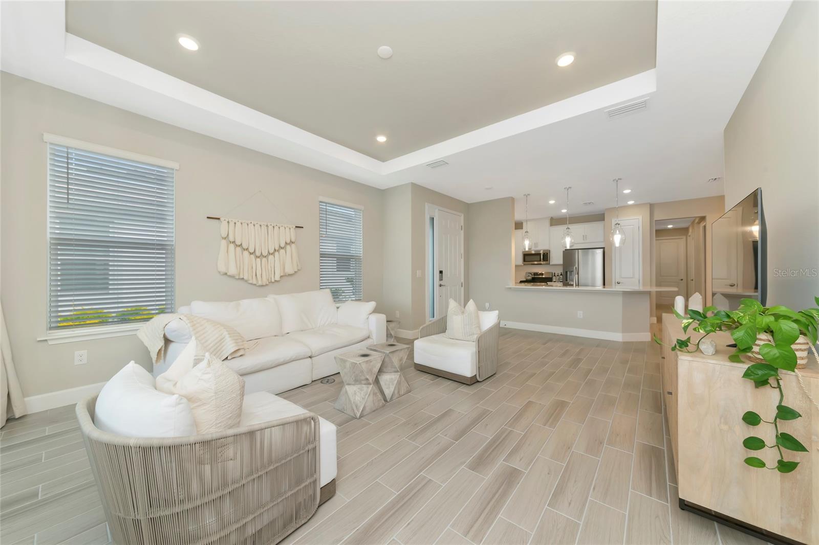 8097 MOONBEAM AVENUE