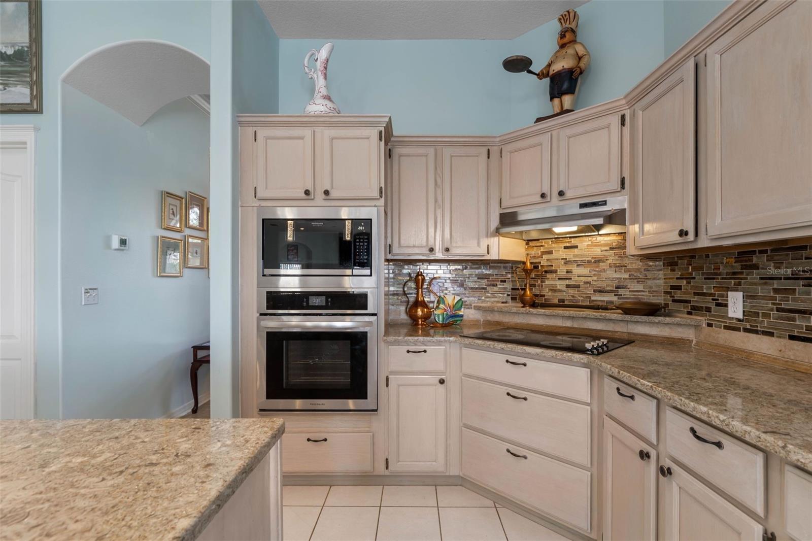 COUNTRY CLUB COVE - Residential