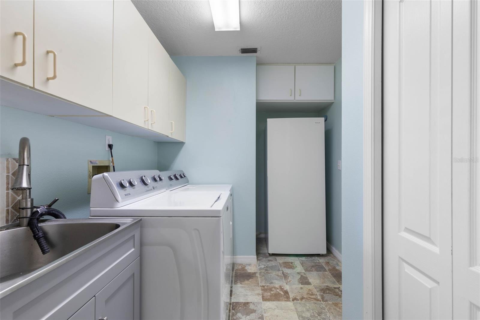 COUNTRY CLUB COVE - Residential