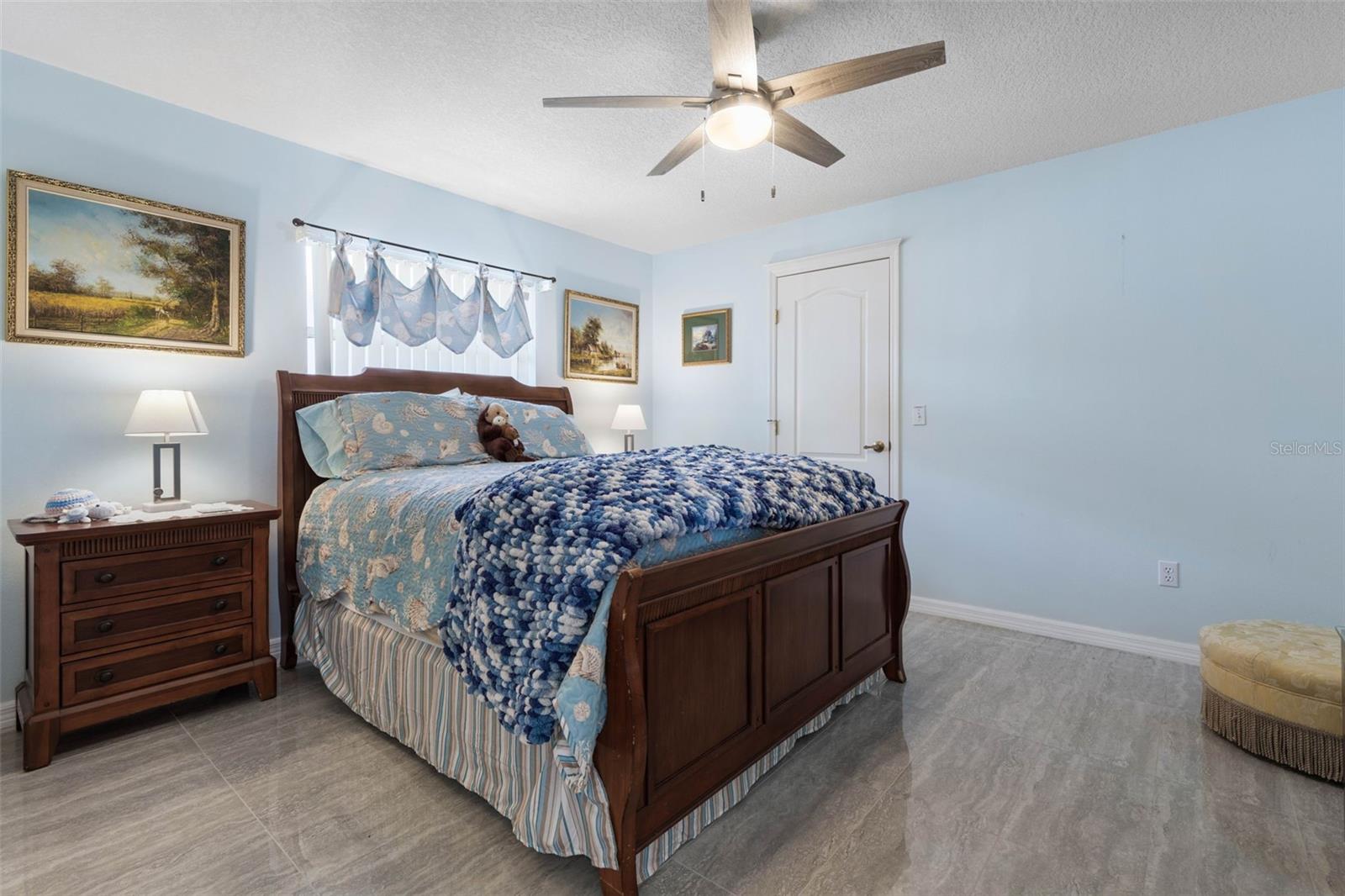 COUNTRY CLUB COVE - Residential