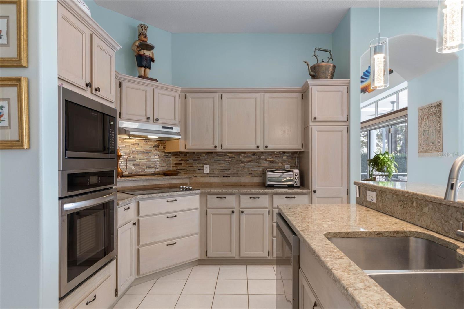 COUNTRY CLUB COVE - Residential