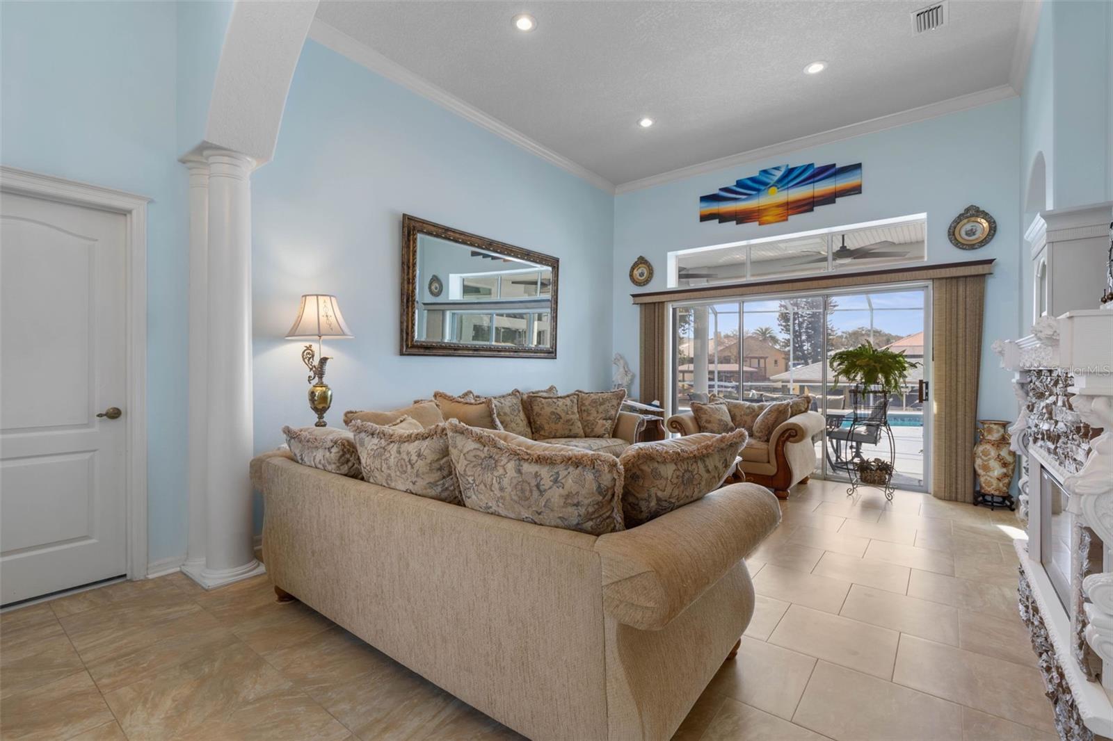 COUNTRY CLUB COVE - Residential