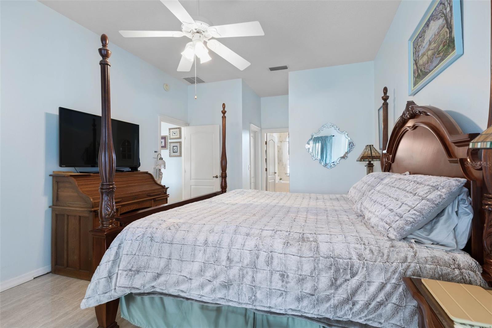 COUNTRY CLUB COVE - Residential