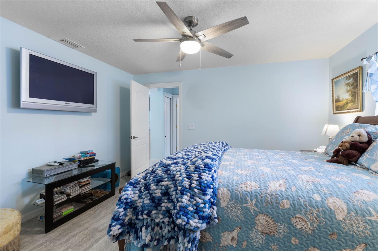 COUNTRY CLUB COVE - Residential