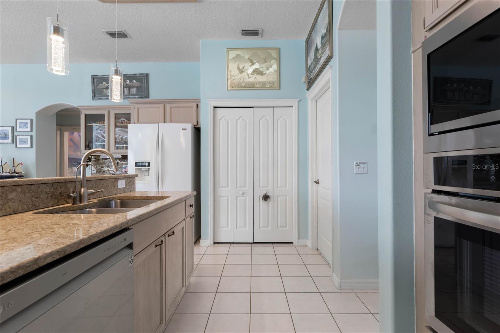 COUNTRY CLUB COVE - Residential