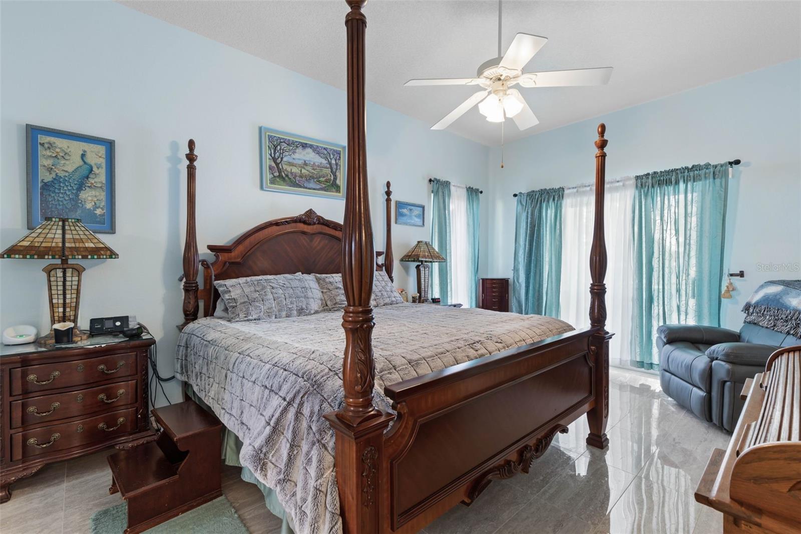 COUNTRY CLUB COVE - Residential