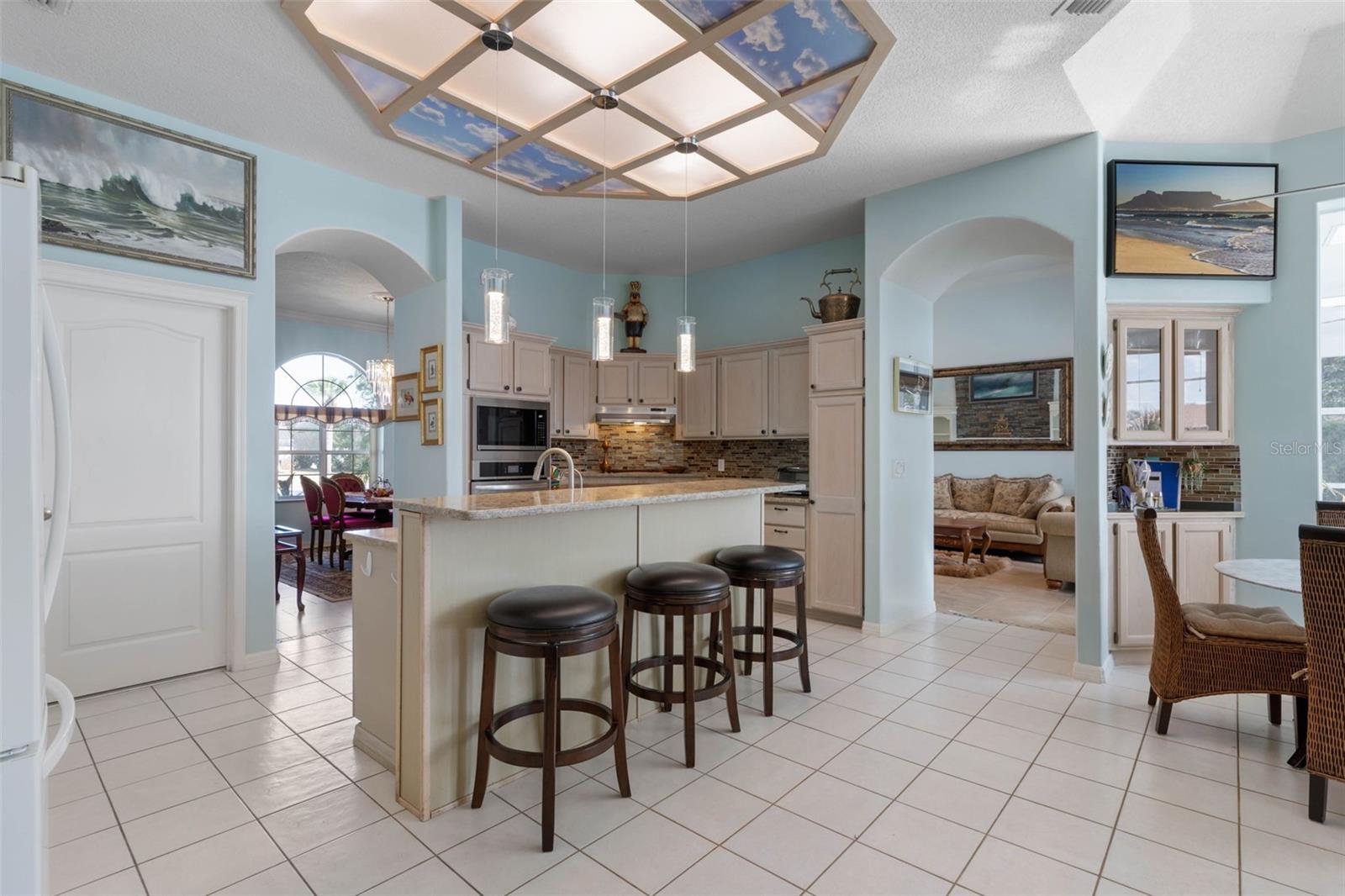 COUNTRY CLUB COVE - Residential